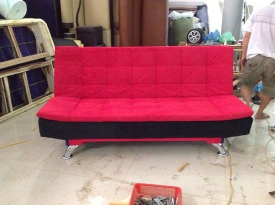 Ghế sofa băng nhung màu đỏ quyến rũ cho phòng ngủ